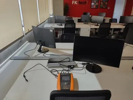 Oficinas Corporativas y Puestos con Pantallas de Visualización de Datos PVD